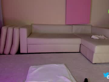 girl
        hollyextra cam image #1742835
