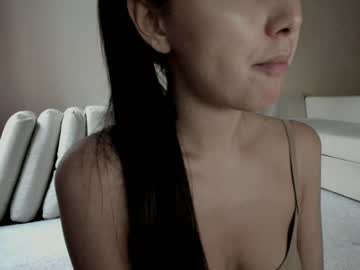 girl
        hollyextra cam image #4801099