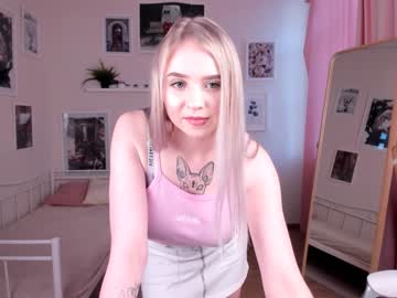 couple
        nicole_hartree cam image #580
