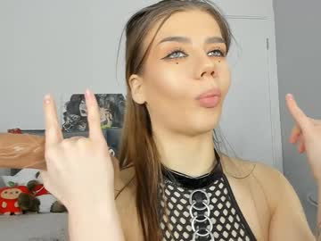 girl
        jenie_fire cam image #6073304