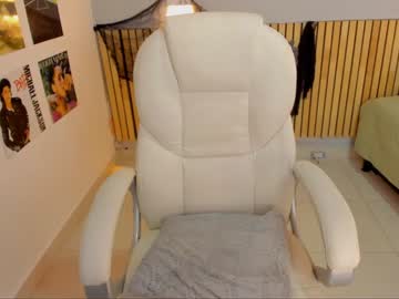 girl
        little_effy18 cam image #2705068