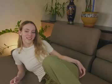 girl
        sunnivaharder cam image #6461115