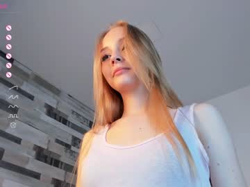 girl
        lolliis cam image #2538653