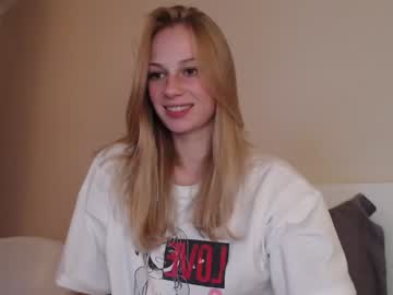 girl
        magic_couple13 cam image #2509373