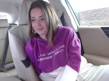 girl
        juicy_peach88 cam image #1215192