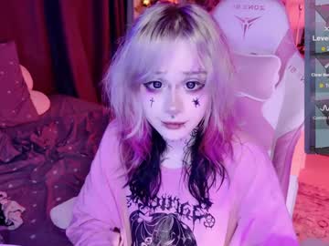girl
        lollyshy__ cam image #5428524
