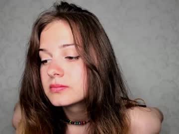 girl
        oladushek18 cam image #1404395