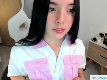 girl
        pavlovacoluccii_ cam image #2685635