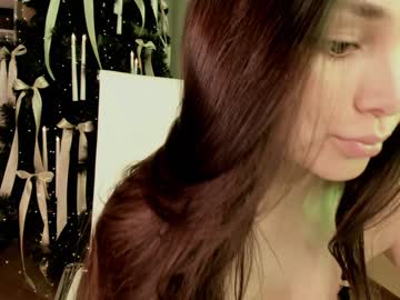 girl
        hollyextra cam image #5614530