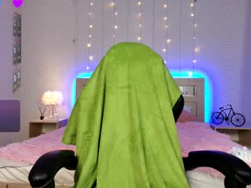 girl
        olivia_shy_ cam image #6082196