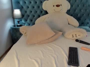 girl
        amandabev cam image #4484606