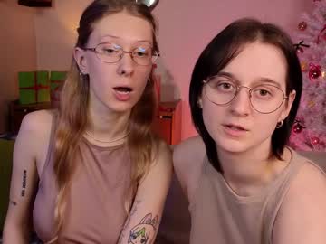 couple
        jitoon_exe cam image #5833700