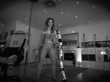 girl
        hannahjames710 cam image #1581937