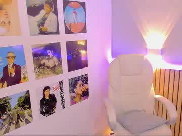 girl
        little_effy18 cam image #2841490
