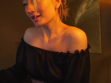 girl
        wendy_amber cam image #2567289