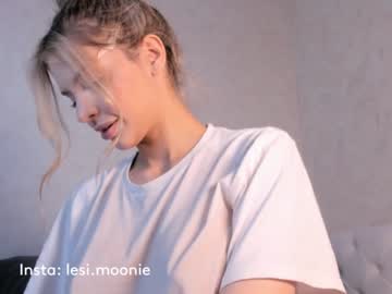 girl
        lesi_moonie cam image #4307682