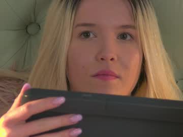 girl
        diamond_joey cam image #6398421