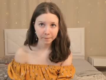 girl
        lynngroves cam image #3494757