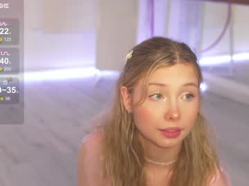 girl
        april_blush cam image #4492314