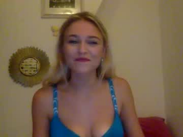 girl
        alexia_______ cam image #2919559
