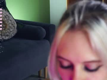 girl
        audreycarvin cam image #4973271
