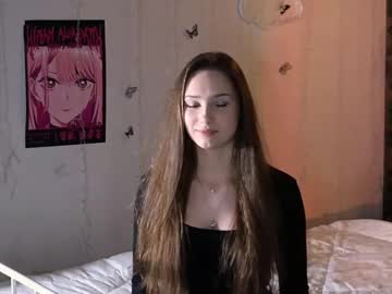 girl
        brittbrucker cam image #5578423