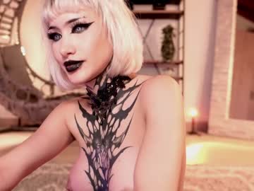 girl
        goth_dolll cam image #3876983