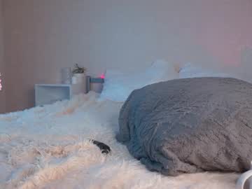 girl
        meow_meow_mia cam image #6642999