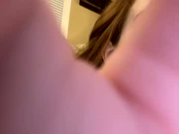 girl
        rayofsunshine_21 cam image #2893297