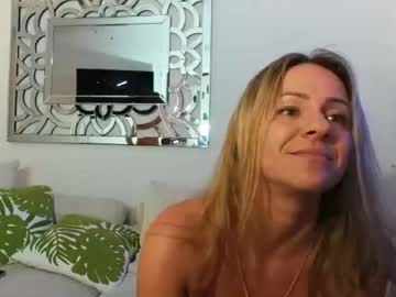 couple Live Cam Girls Love To Strip Naked For Their Viewers with linda_luxe
