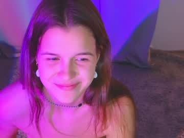 girl
        eli_sun cam image #1201535