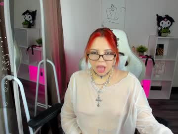 girl
        trina_kay_kiss cam image #5192253