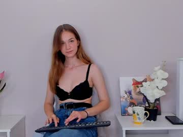 girl
        alyssabrewer cam image #1954010