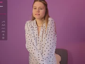 girl
        alisia_spinnet cam image #3176169