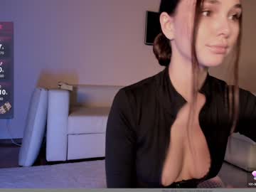 girl
        hollyextra cam image #4945379