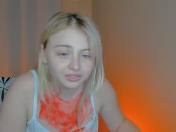 girl
        shy_blondiee cam image #823516