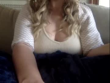 girl
        gbaby884 cam image #1102176