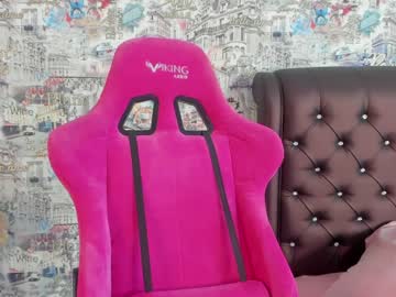 girl
        angelina_new cam image #1724115