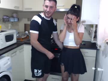 couple
        maya_and_guests cam image #1817261