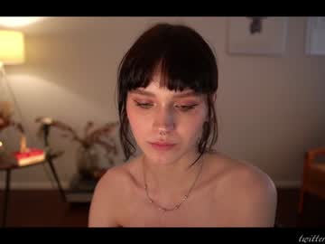 girl
        luna_ai cam image #1849212