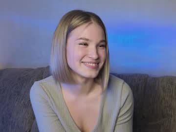 girl
        nicole_w00 cam image #5447721