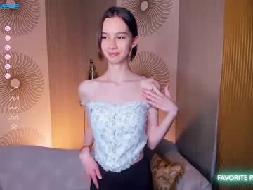 girl
        happiness_call cam image #1418172