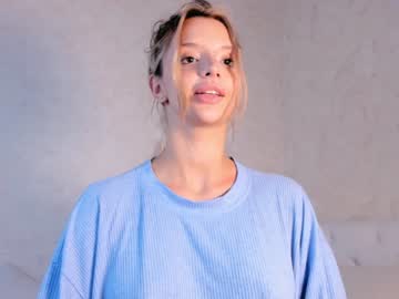girl
        lesi_moonie cam image #4251793