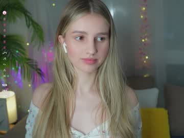 girl
        fluffy_angel cam image #6057503