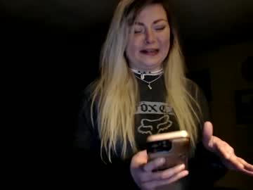 girl
        kipsy420 cam image #6278733