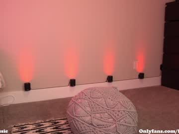 girl
        fiery_redhead cam image #3367126