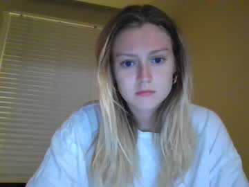 girl
        ellenglow69 cam image #3941966
