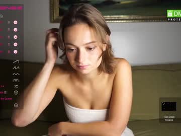 girl
        magsatnight cam image #2693411