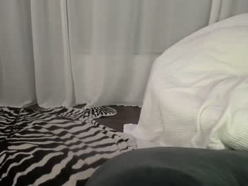girl
        eevie_moon cam image #1307629