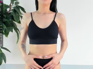 girl
        sixkiks cam image #1221192